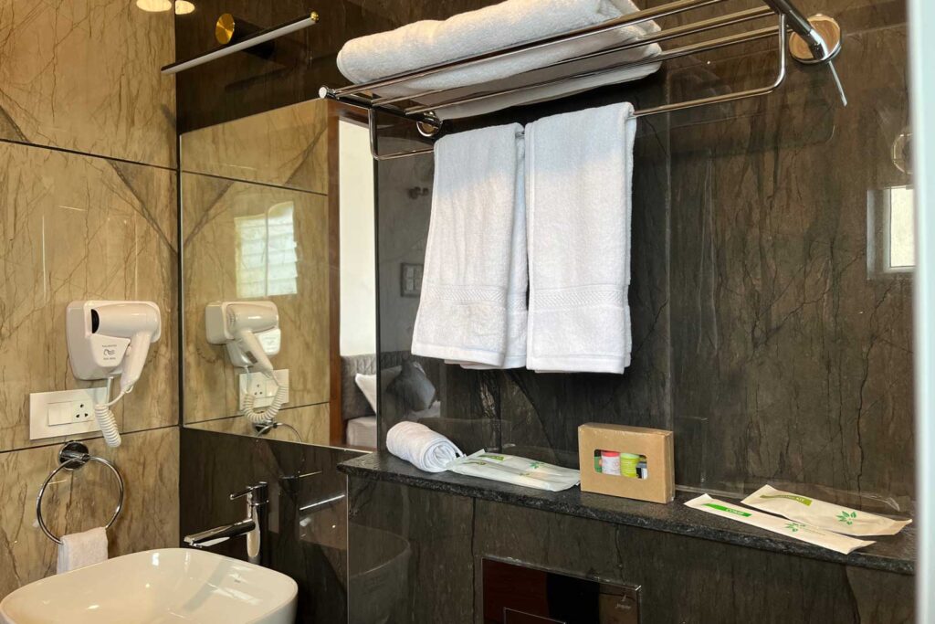 Lushgreen Kodaikanal Bathroom-with-loaded-amenities
